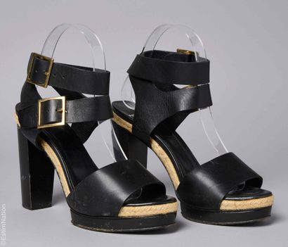 PIERRE HARDY
PAIRE DE SANDALES en cuir noir,...