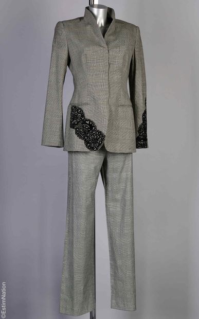 ANGELO TARLAZZI CIRCA 1990
VESTE en lainage...