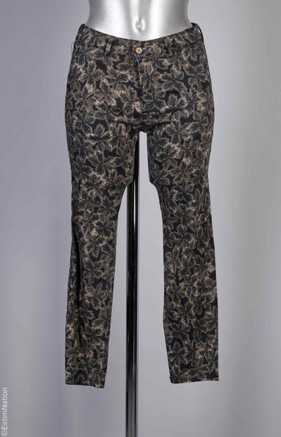 HOD
SIX PANTALONS en coton stretch imprimé...