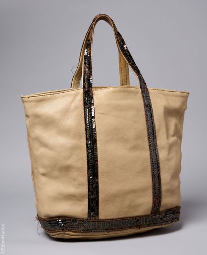 VANESSA BRUNO
CABAS en cuir taupe et sequins...