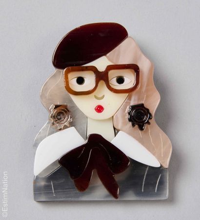 ANONYME 
BROCHE en résine polychrome représentant...