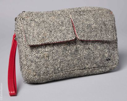 PRADA, LONGCHAMP
TWO ZIPPED POCKETS: the...