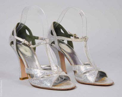 MIU MIU
PAIRE DE SALOMES en cuir et tissu...