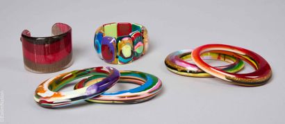 AGNES SOBRAL, ANONYME
QUATRE BRACELETS oblongs...