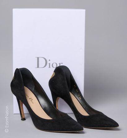 CHRISTIAN DIOR
PAIRE D'ESCARPINS 