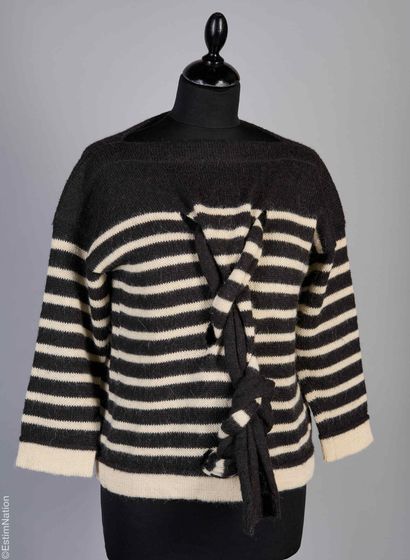 JEAN PAUL GAULTIER KNITWEAR
PULL in black...