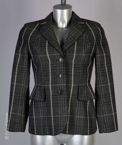 CHRISTIAN DIOR PAR MARIA GRAZIA CHIURI
VESTE...