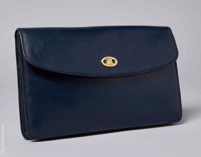 CELINE VINTAGE
POCHETTE en cuir grainé marine,...