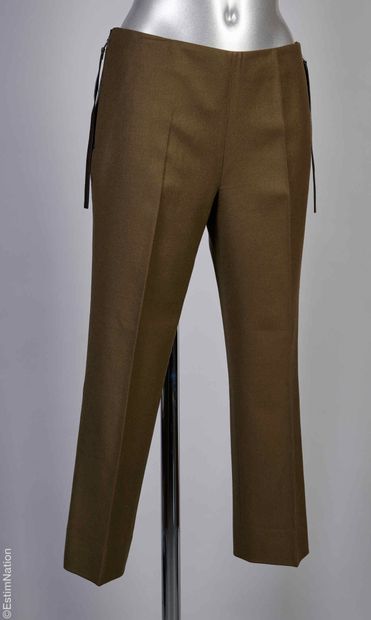 PRADA
Short pants in shaped khaki wool, side...