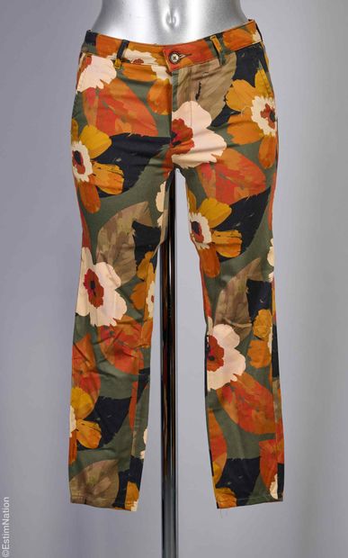 HOD
SIX PANTALONS en coton stretch imprimé...