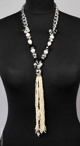 ANONYMOUS
COLLAR composed of a large steel...