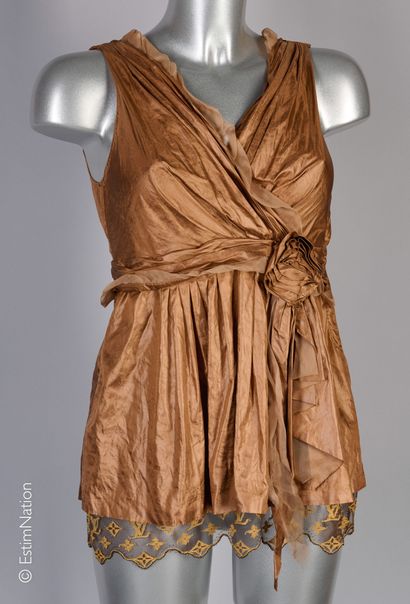 LOUIS VUITTON
Pleated top in cinnamon polyester,...