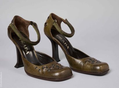 PRADA VINTAGE
PAIRE DE SANDALES à boucles...