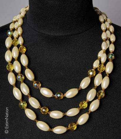 ANONYME CIRCA 1960
COLLIER à trois rangs...