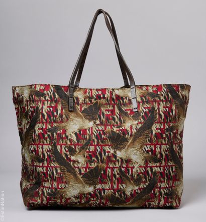FENDI
CABAS réversible en toile façonnée...