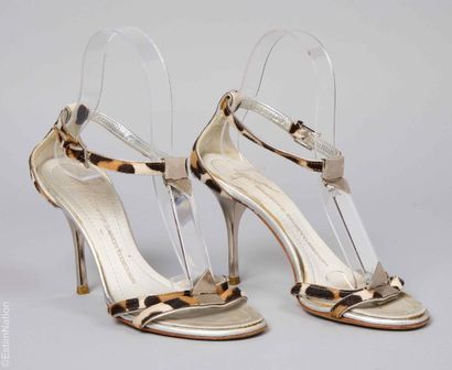 GIUSEPPE ZANOTTI
PAIRE DE SANDALES en veau...