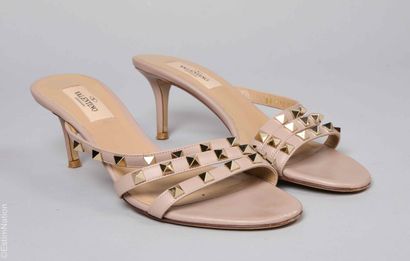 VALENTINO GARAVANI
PAIRE DE MULES à talons...
