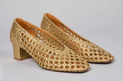 LES SOULIERS SEZANE
PAIRE D'ESCARPINS en...