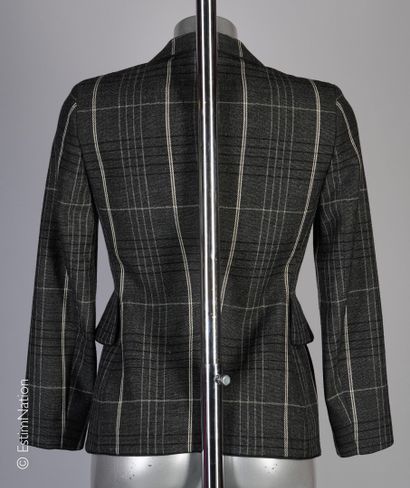 CHRISTIAN DIOR PAR MARIA GRAZIA CHIURI
VESTE...