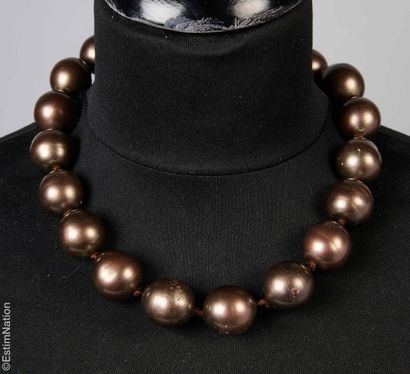 CHANEL PAR VICTOIRE DE CASTELLANE CIRCA 1988
COLLIER...