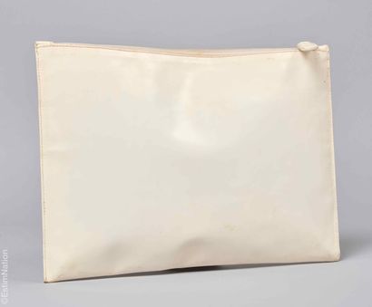 GUCCI VINTAGE
POCHETTE zippée en cuir glacé...