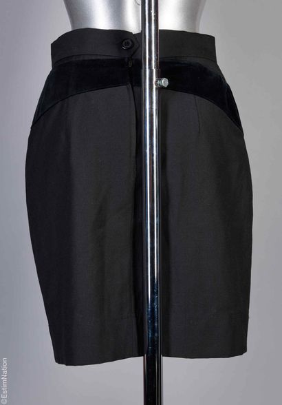 CHEAP AND CHIC BY MOSCHINO VINTAGE
Suit skirt...