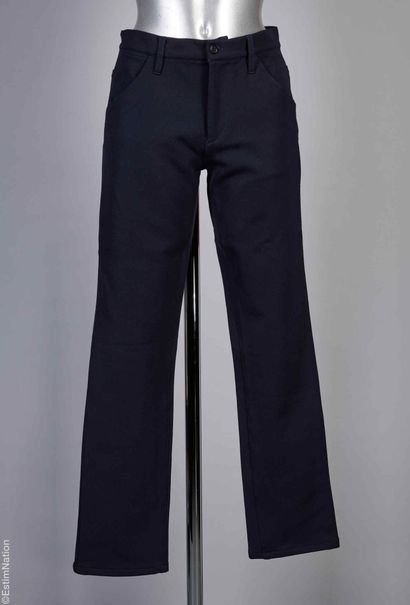 PRADA
PANTALON en épais polyester et probablement...