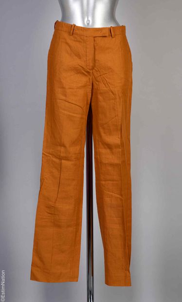 LORO PIANA
QUATRE PANTALONS : le premier...