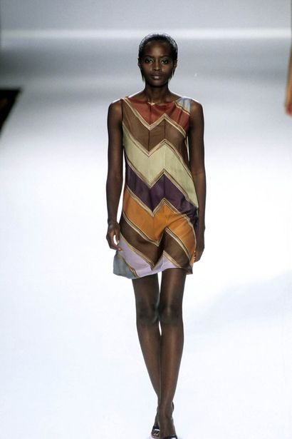 MISSONI (COLLECTION PRINTEMPS-ETE 1998)
ROBE...