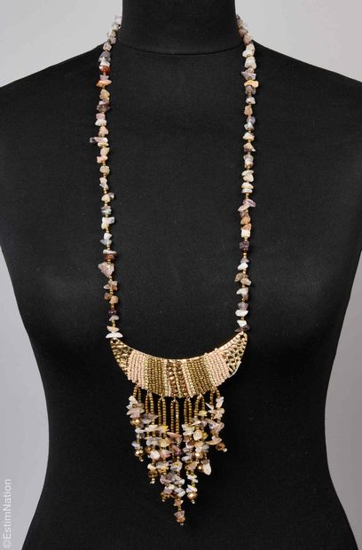 ANONYME
COLLIER composé de perles agates...