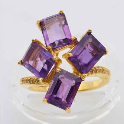 BAGUE AMETHYSTE 
Bague en argent doré 925/°°agrémentée...