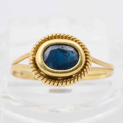 BAGUE OR SAPHIR
Bague en or jaune 18K (750/°°)...