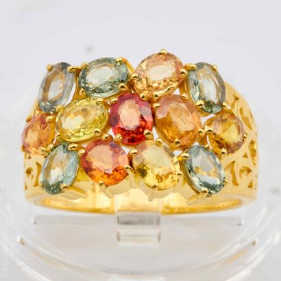 BAGUE SAPHIRS MULTICOLORES 
Bague en or jaune...