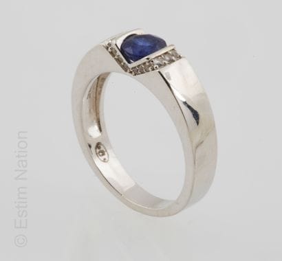 BAGUE ARGENT, SAPHIR ET TOPAZES
Bague jonc...