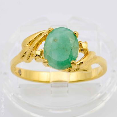 BAGUE EMERAUDE
Bague en argent doré 925/°°...