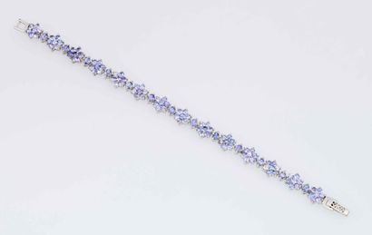 BRACELET TANZANITES
Bracelet en argent 925/°°à...