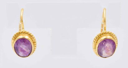 PAIRE DE BOUCLES D'OREILLES OR JAUNE ET AMETHYSTES
Paire...