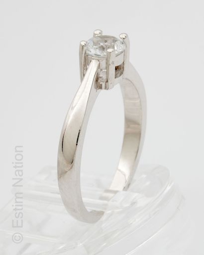 BAGUE ARGENT ET SAPHIR BLANC
Bague solitaire...