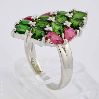 BAGUE RUBIS ET DIOPSIDES 
Bague en argent...