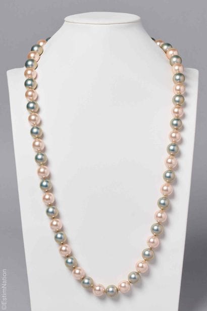 LOT DE COLLIERS DE PERLES D'EAU DOUCE ET...