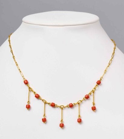 COLLIER EN OR JAUNE ET CORAIL
Collier en...