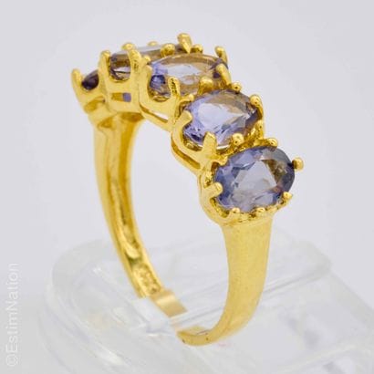 BAGUE TANZANITES 
Bague en argent doré 925/°°rehaussée...
