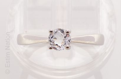 BAGUE ARGENT ET SAPHIR BLANC
Bague solitaire...