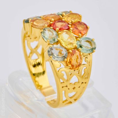 BAGUE SAPHIRS MULTICOLORES 
Bague en or jaune...