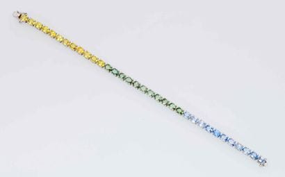 BRACELET SAPHIRS 
Bracelet en or gris 9K...
