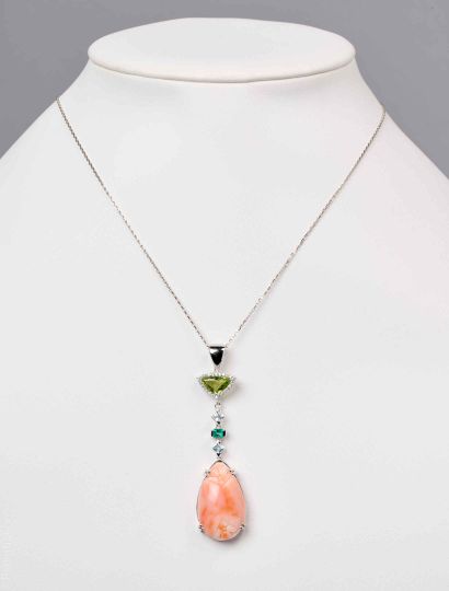 COLLIER PENDENTIF CORAIL 
Collier composé...