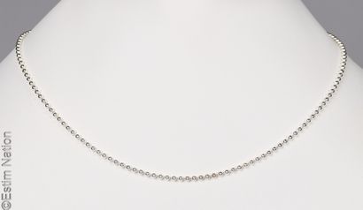 COLLIER ARGENT 
Collier composé de petites...
