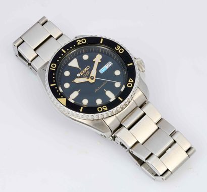 SEIKO 
Montre bracelet en acier le boitier...
