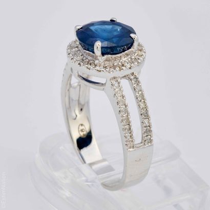 BAGUE OR SAPHIR DIAMANTS 
Bague en or gris...