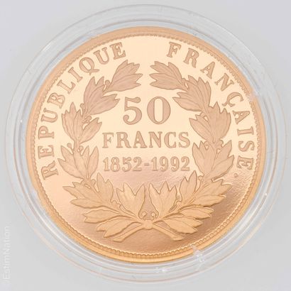 NUMISMATIQUE 
Ensemble de trois pièces commémoratives...